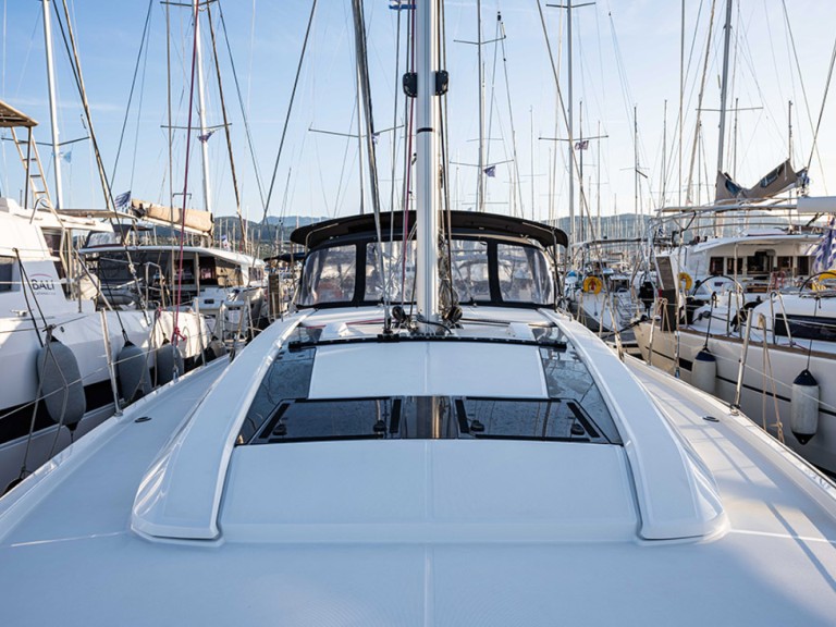 Hire a Bénéteau Oceanis 46.1 Lávrio