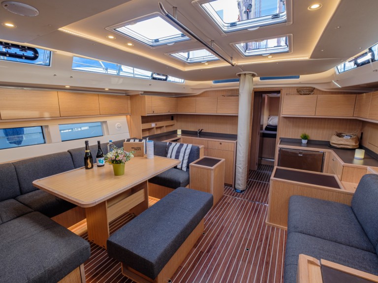 Hire a Bavaria Bavaria C57 Lávrio