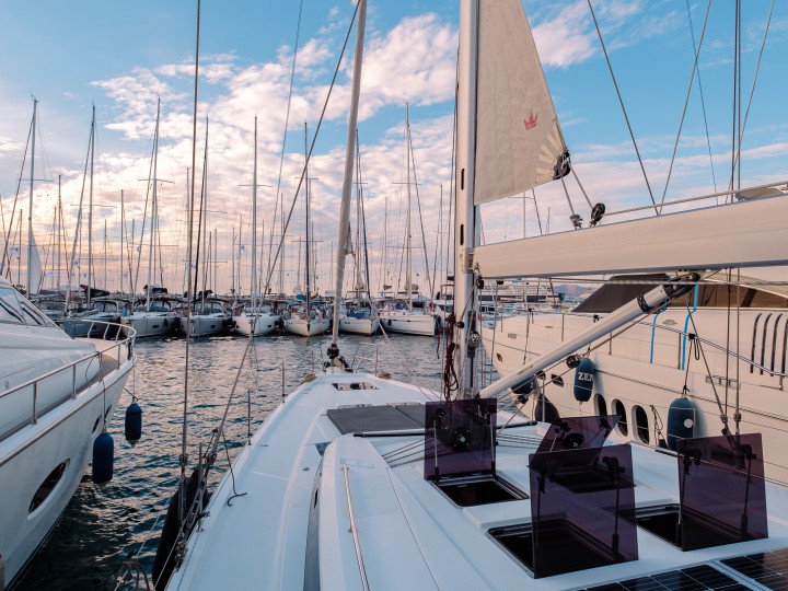 Yacht hire Lávrio cheap Bavaria C57