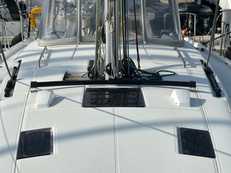 Sailboat hire in Lávrio - Bénéteau First 44