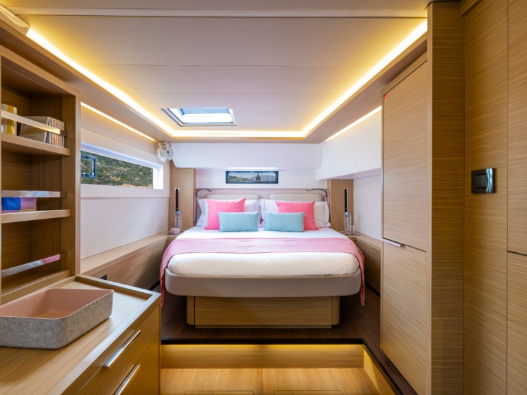 Hire Catamaran Lagoon with a boat licence