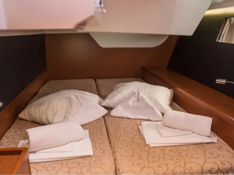 Yacht charter Ávdira - Bénéteau Oceanis 48 on SamBoat