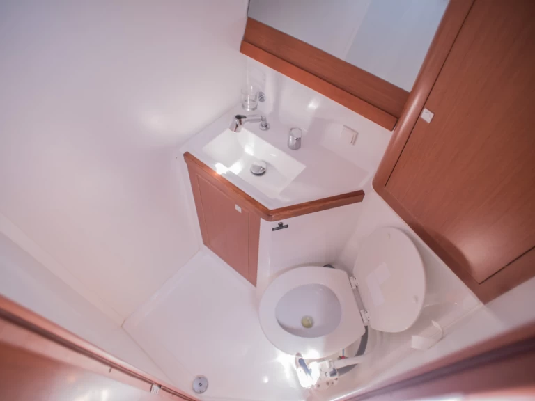 Hire a Bénéteau Oceanis 48 Ávdira