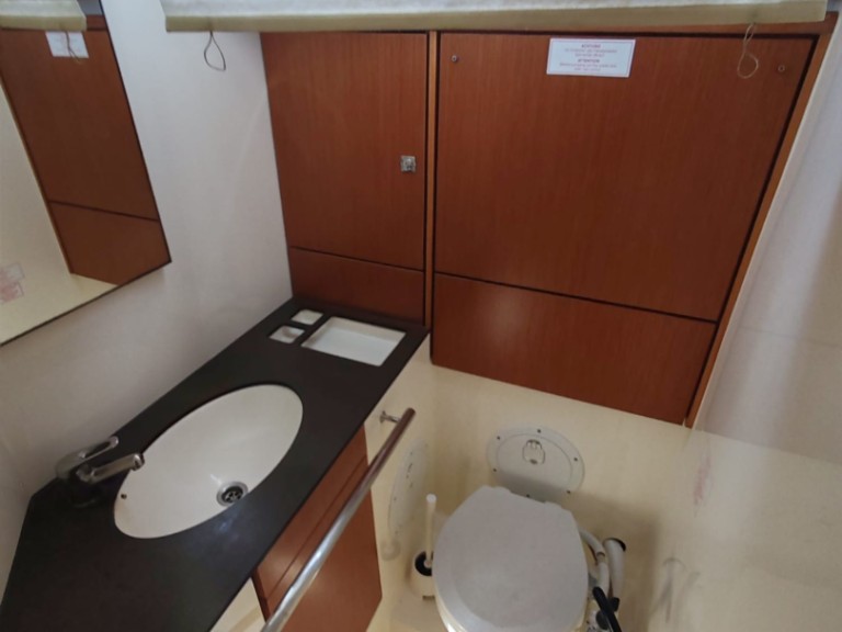 Hire Sailboat Bavaria with a boat licence