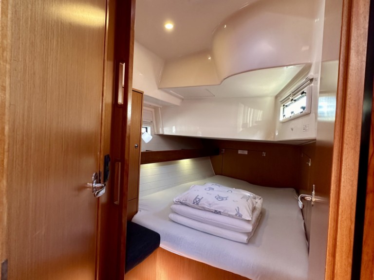 Sailboat to hire Sukošan at the best price