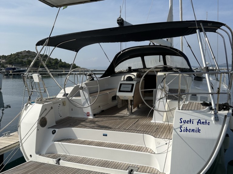 Sailboat hire in Sukošan - Bavaria Cruiser 51