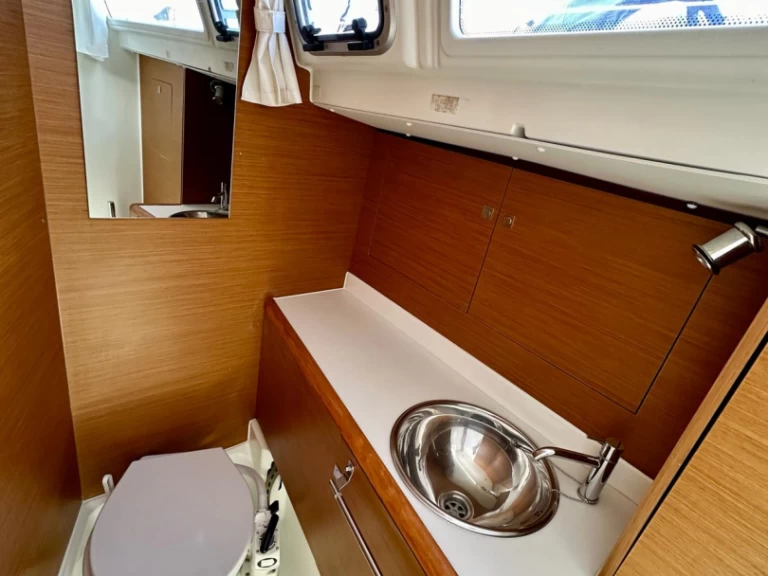 Yacht charter Drage - Jeanneau Sun Odyssey 419 on SamBoat