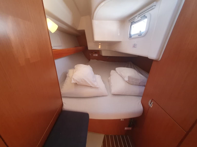 Sailboat to hire Drage at the best price