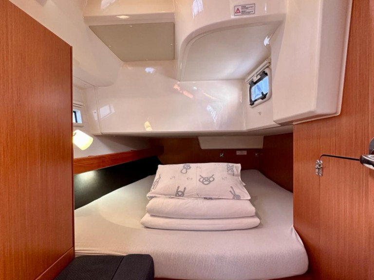 Yacht hire Sukošan cheap Cruiser 41