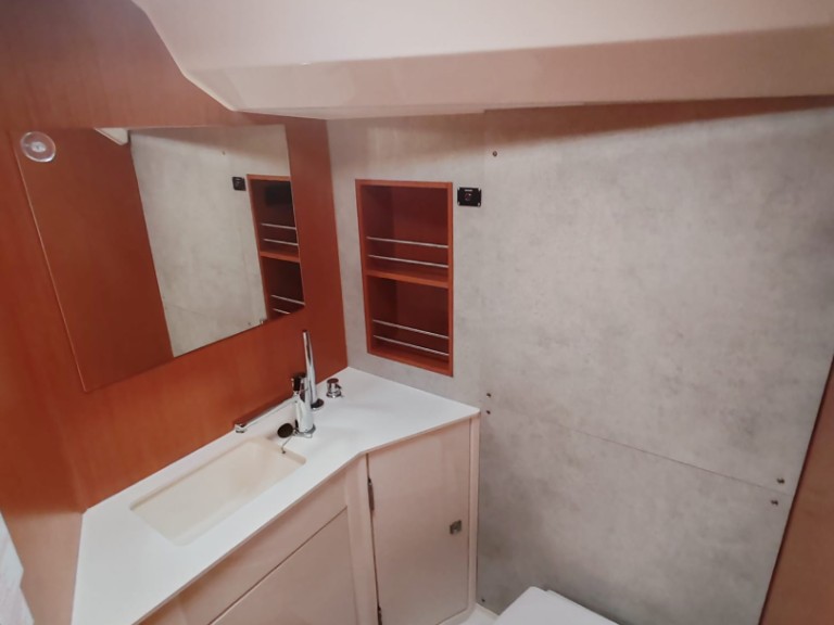 Hire Sailboat Bavaria with a boat licence