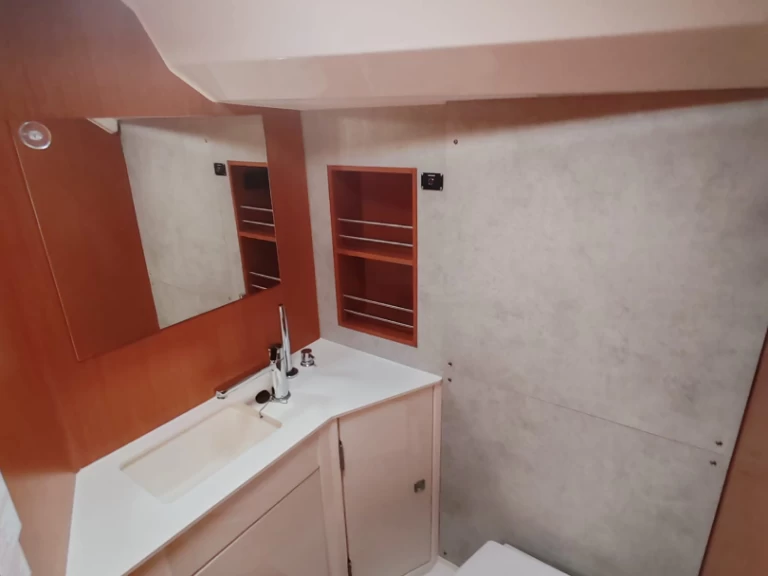 Hire Sailboat Bavaria with a boat licence