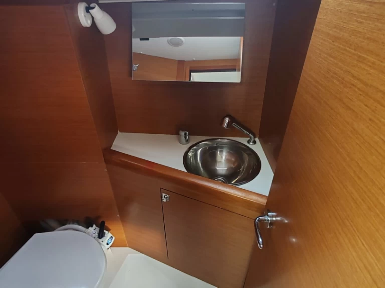 Yacht charter Drage - Jeanneau Sun Odyssey 349 on SamBoat