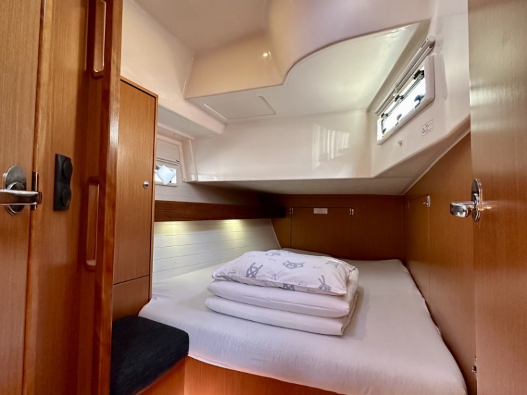 Sailboat hire in Sukošan - Bavaria Cruiser 45