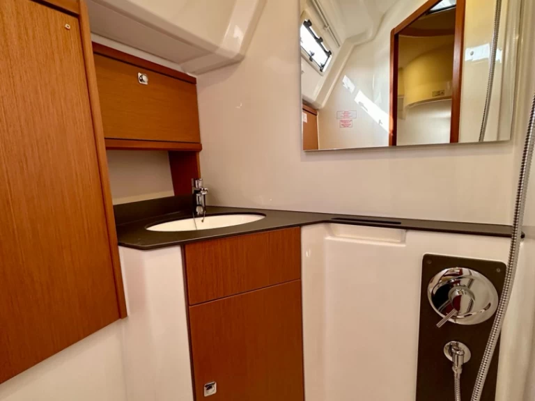 Sailboat hire in Sukošan - Bavaria Cruiser 46