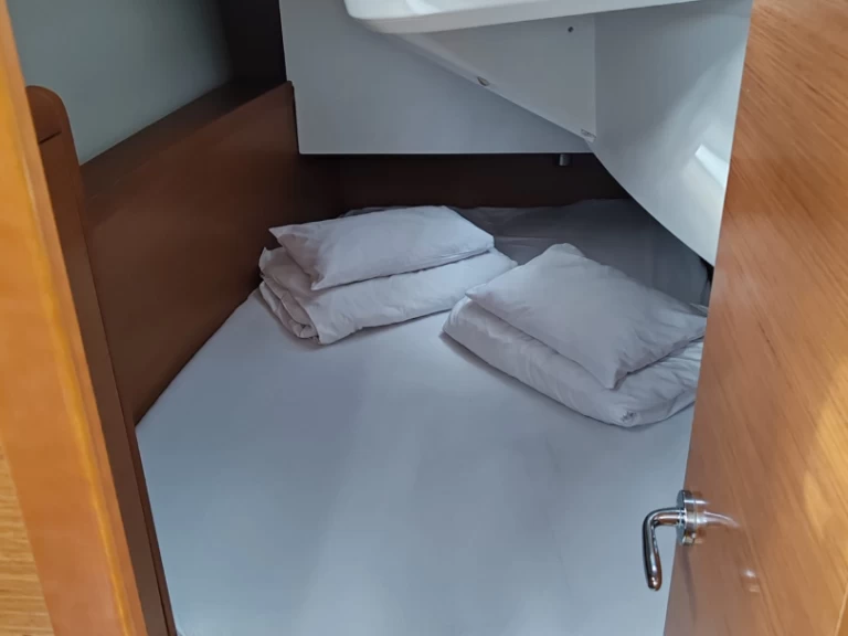 Hire Sailboat with or without skipper Jeanneau Drage