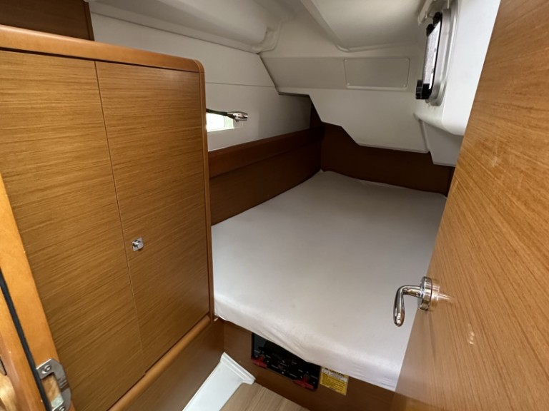 Hire Sailboat with or without skipper Jeanneau Drage