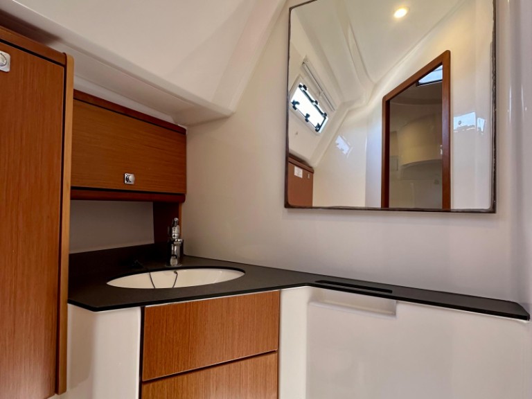 Hire Sailboat Bavaria with a boat licence