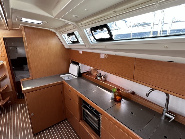 Charter a Bavaria Cruiser 46 in Drage on Samboat