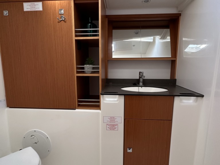 Hire Sailboat Bavaria with a boat licence