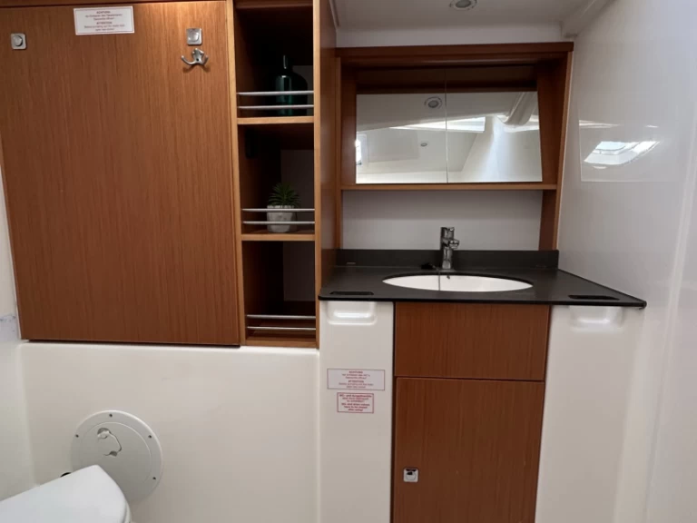 Hire Sailboat Bavaria with a boat licence