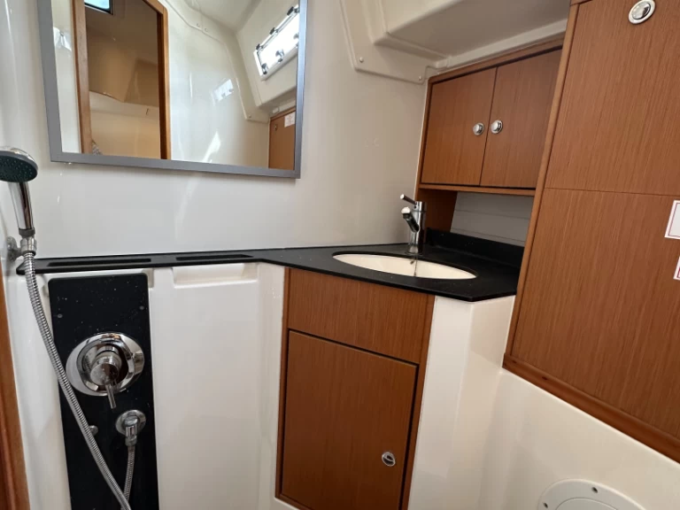 Sailboat to hire Sukošan at the best price