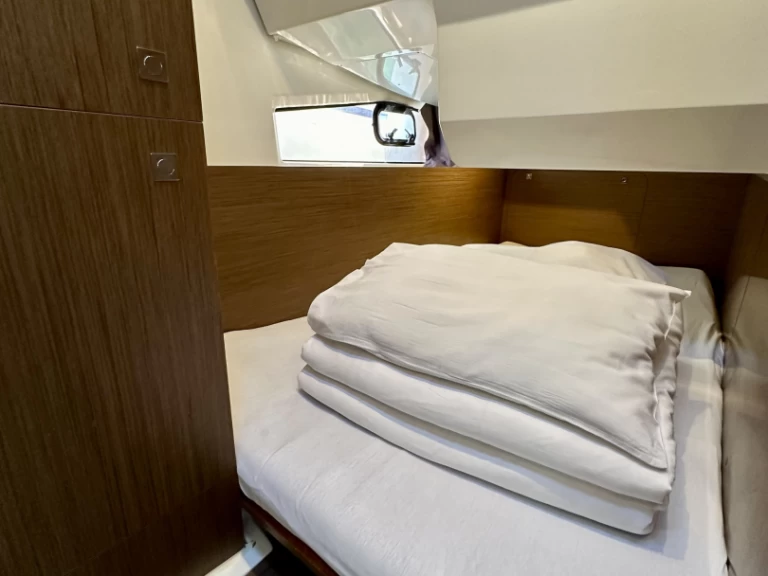 Motorboat hire in Drage - Jeanneau Merry Fisher 1095 Fly