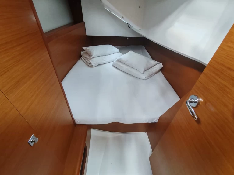 Charter a Jeanneau Sun Odyssey 349 in Drage on Samboat