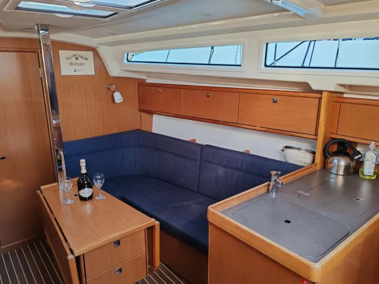 Sailboat hire in Drage - Bavaria Cruiser 34