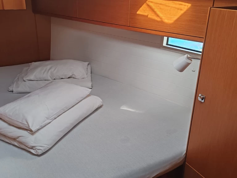 Charter a Bavaria Cruiser 46 in Drage on Samboat