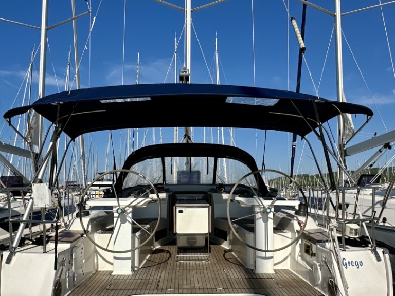 Hire Sailboat Bavaria with a boat licence