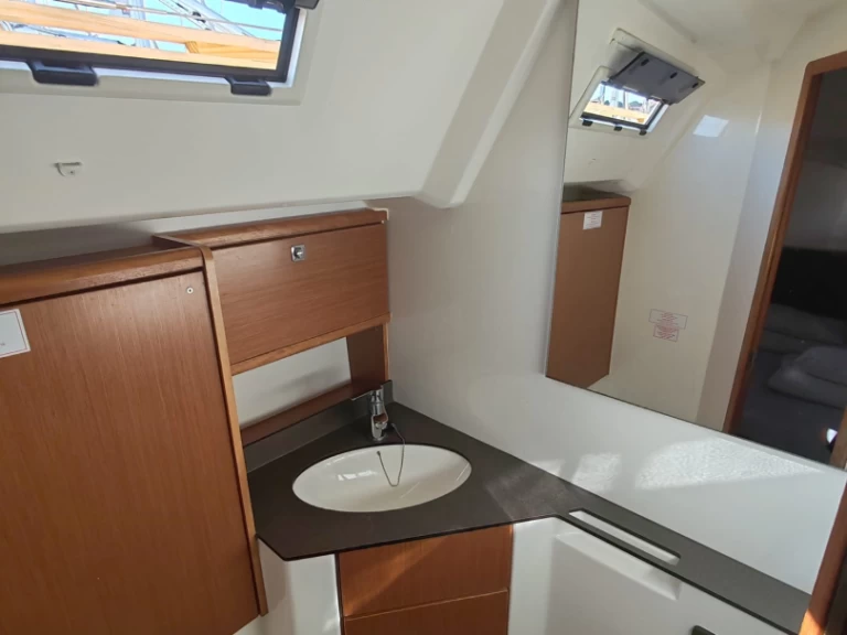 Charter a Bavaria Cruiser 46 in Drage on Samboat