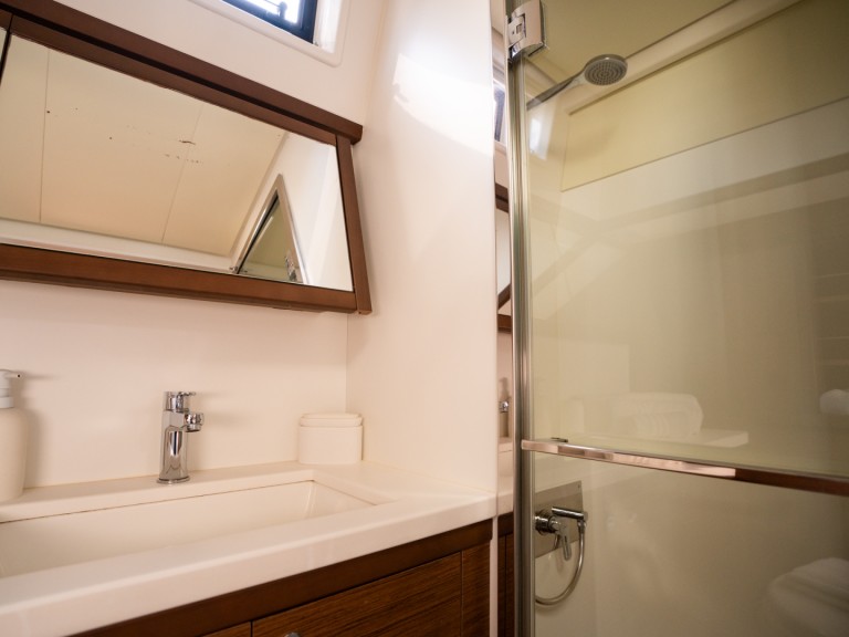 Charter a Lagoon Lagoon 52 F in Castellammare del Golfo on Samboat