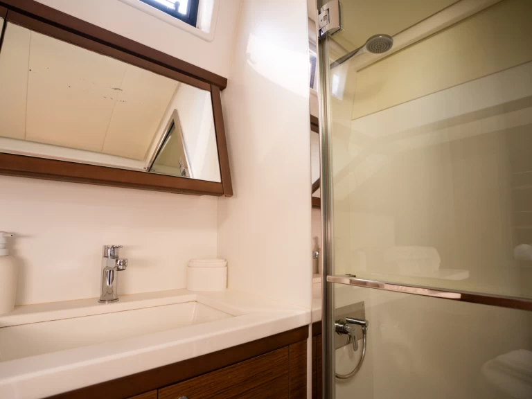 Charter a Lagoon Lagoon 52 F in Castellammare del Golfo on Samboat