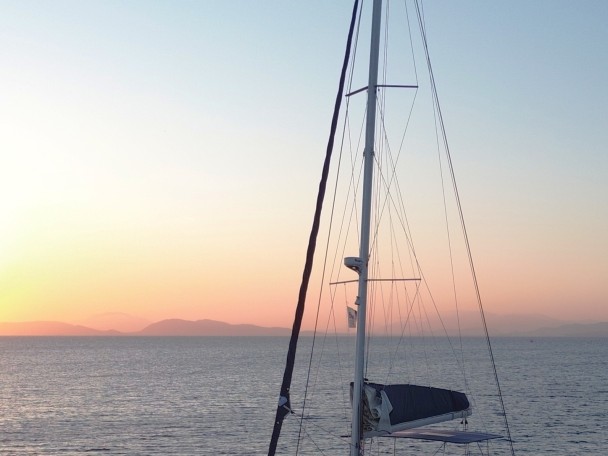Catamaran hire in Alimos - Lagoon Lagoon 450 F