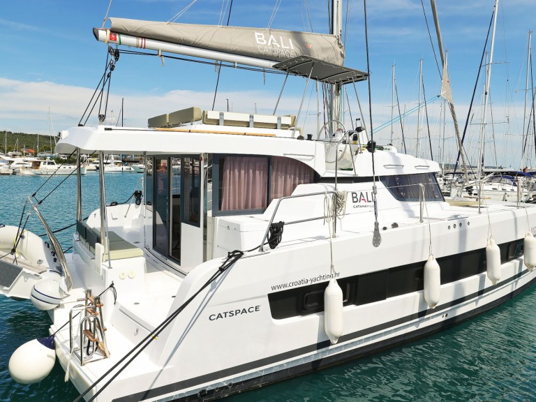 Hire Catamaran Bali with a boat licence