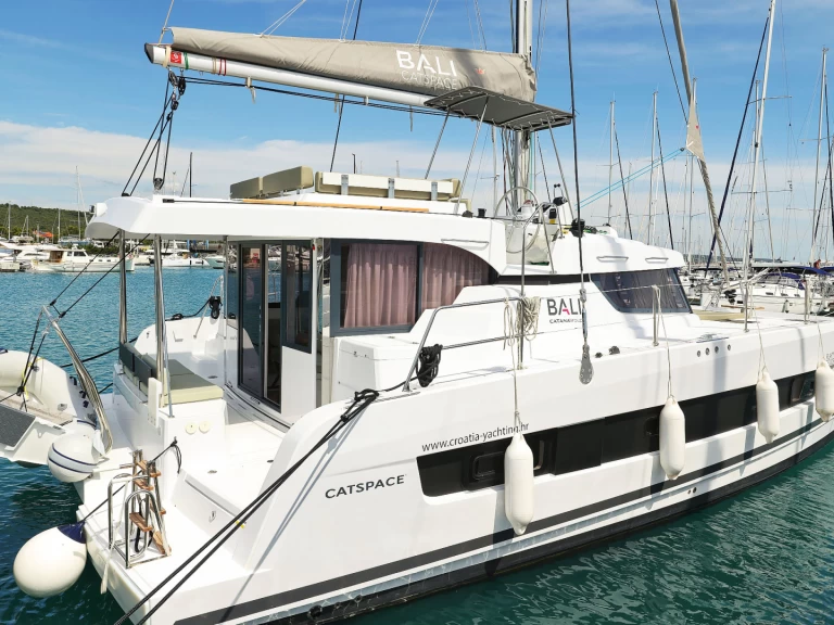 Hire Catamaran Bali with a boat licence