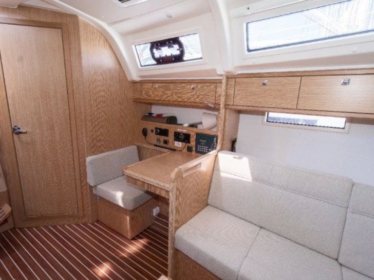 Sailboat to hire Pula at the best price