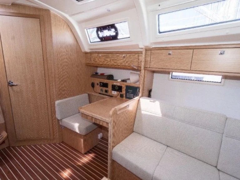 Sailboat to hire Pula at the best price