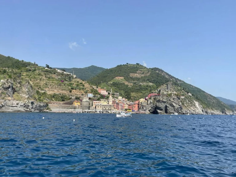 Yacht hire La Spezia cheap Cap Camarat 9.0 WA