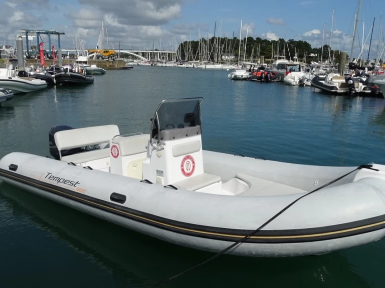RIB hire in La Trinité-sur-Mer - Capelli Tempest 625 Easy