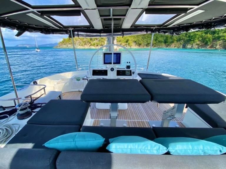 Hire Catamaran Lagoon with a boat licence