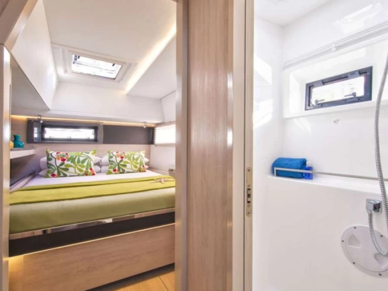 Hire Catamaran Leopard with a boat licence