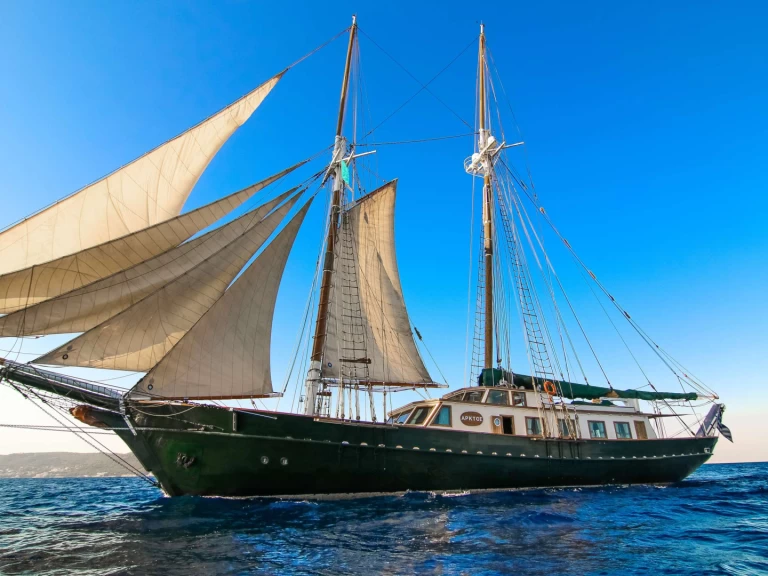 Yacht hire Néa Péramos cheap ARKTOS