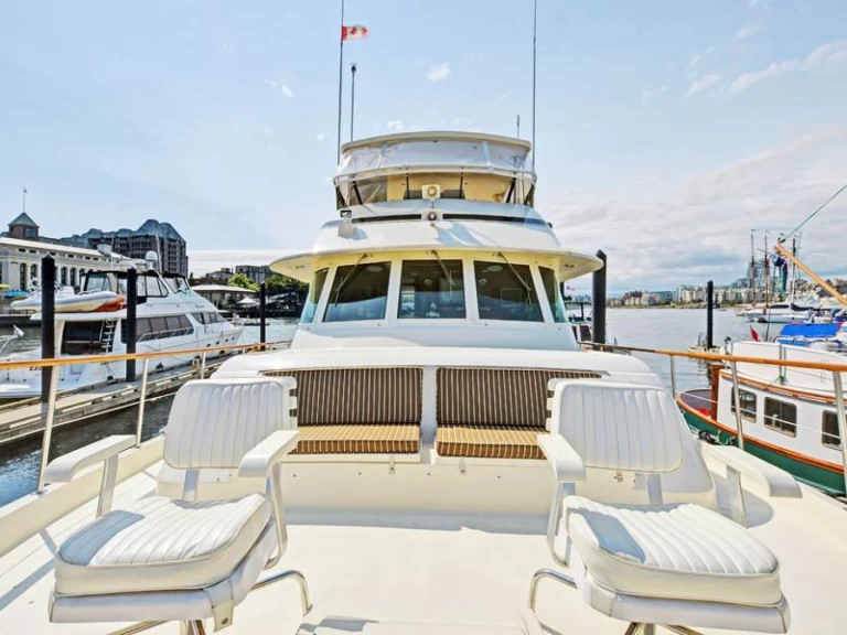 Hire Luxury Yacht with or without skipper Hatteras Seattle