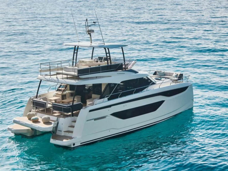Hire a Prestige Yachts Prestige M48 - 3 + 1 cab. Split