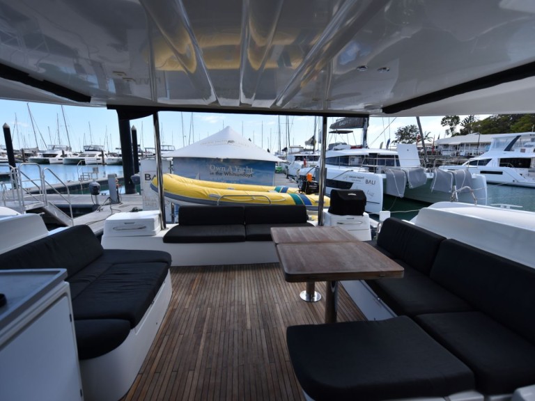Yacht hire Airlie Beach cheap Leopard 46 - 4 cab.