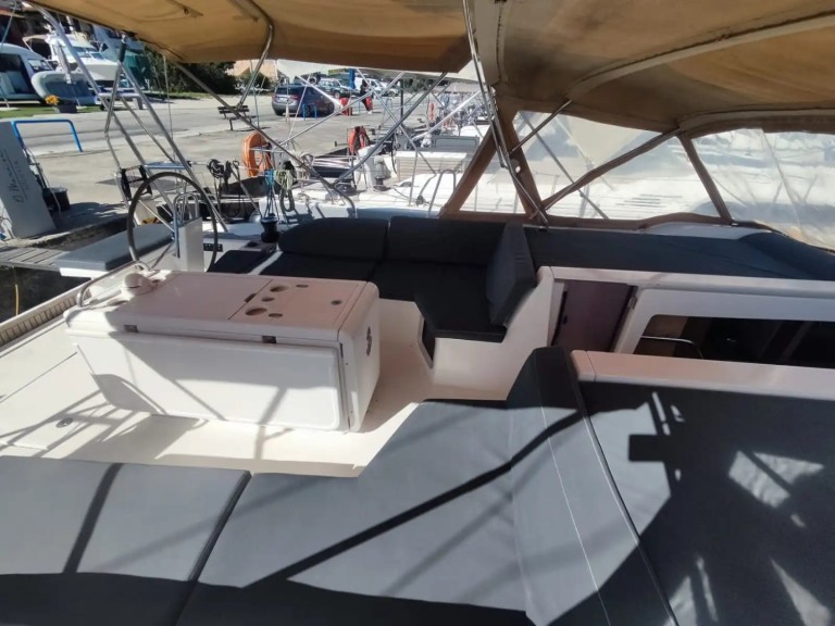 Sailboat to hire Lefkáda at the best price