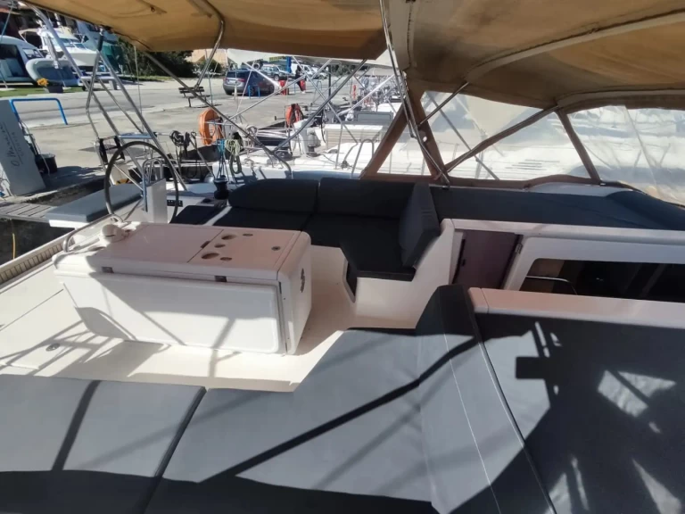 Sailboat to hire Lefkáda at the best price