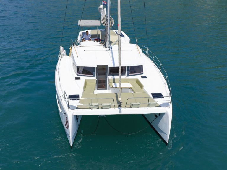 Catamaran to hire Komolac at the best price