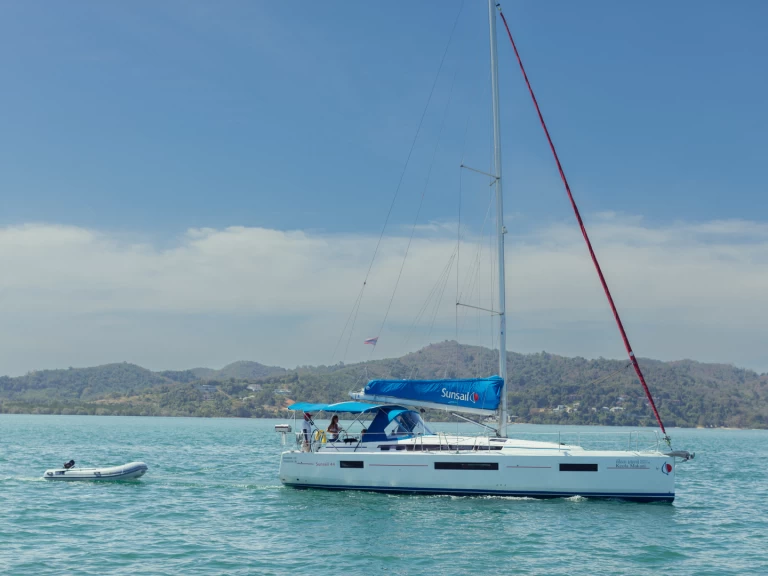 Charter a Jeanneau Sun Odyssey 440 in Saint George on Samboat